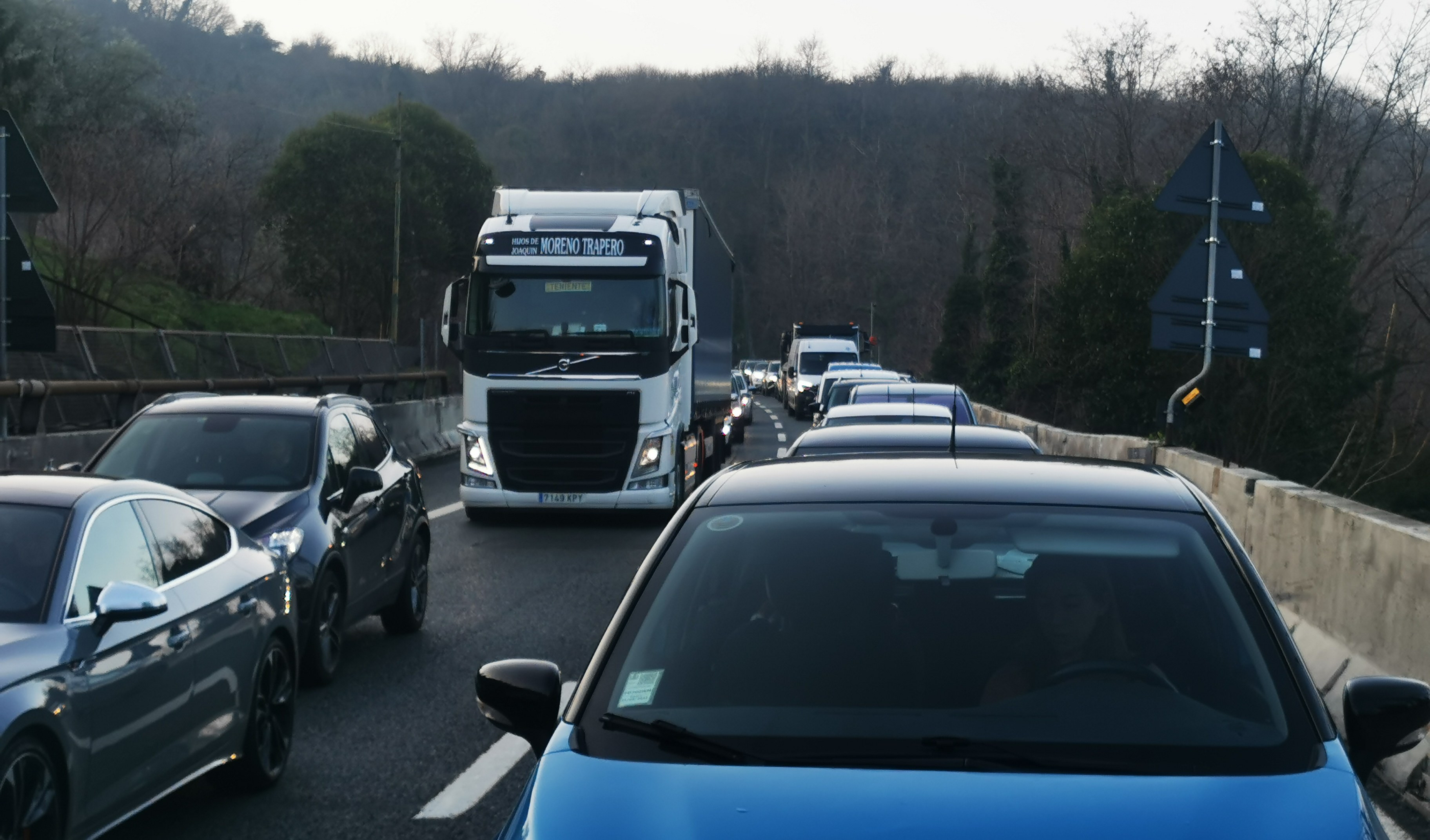 Autostrade, camion in un dirupo: giovedì a una corsia in A7, rischio caos