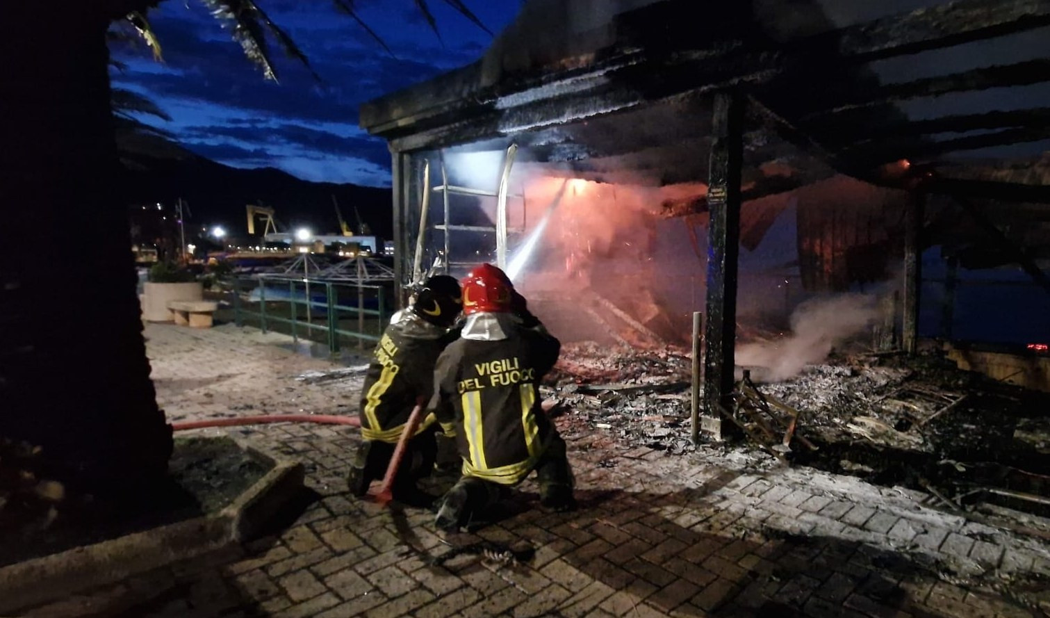 A fuoco il Bagnun, i piromani potrebbero essere identificati a breve