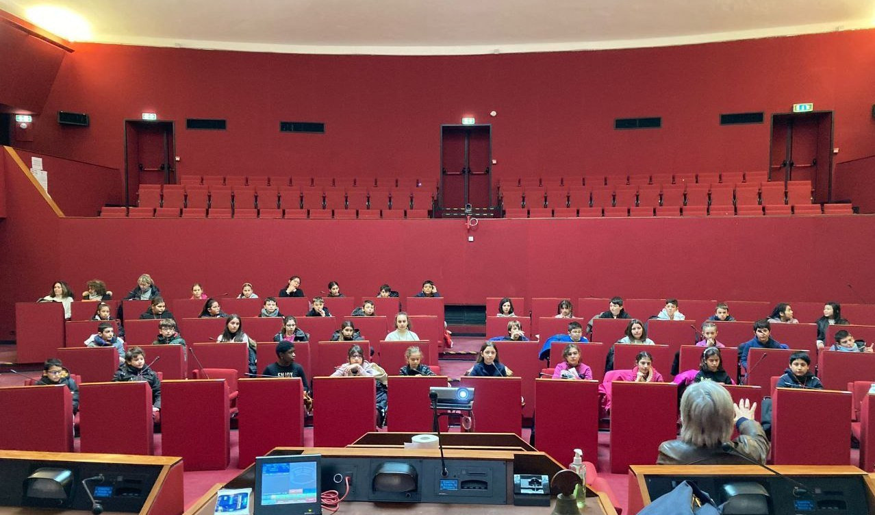 I bambini delle scuole genovesi ospiti in Sala rossa a Palazzo Tursi