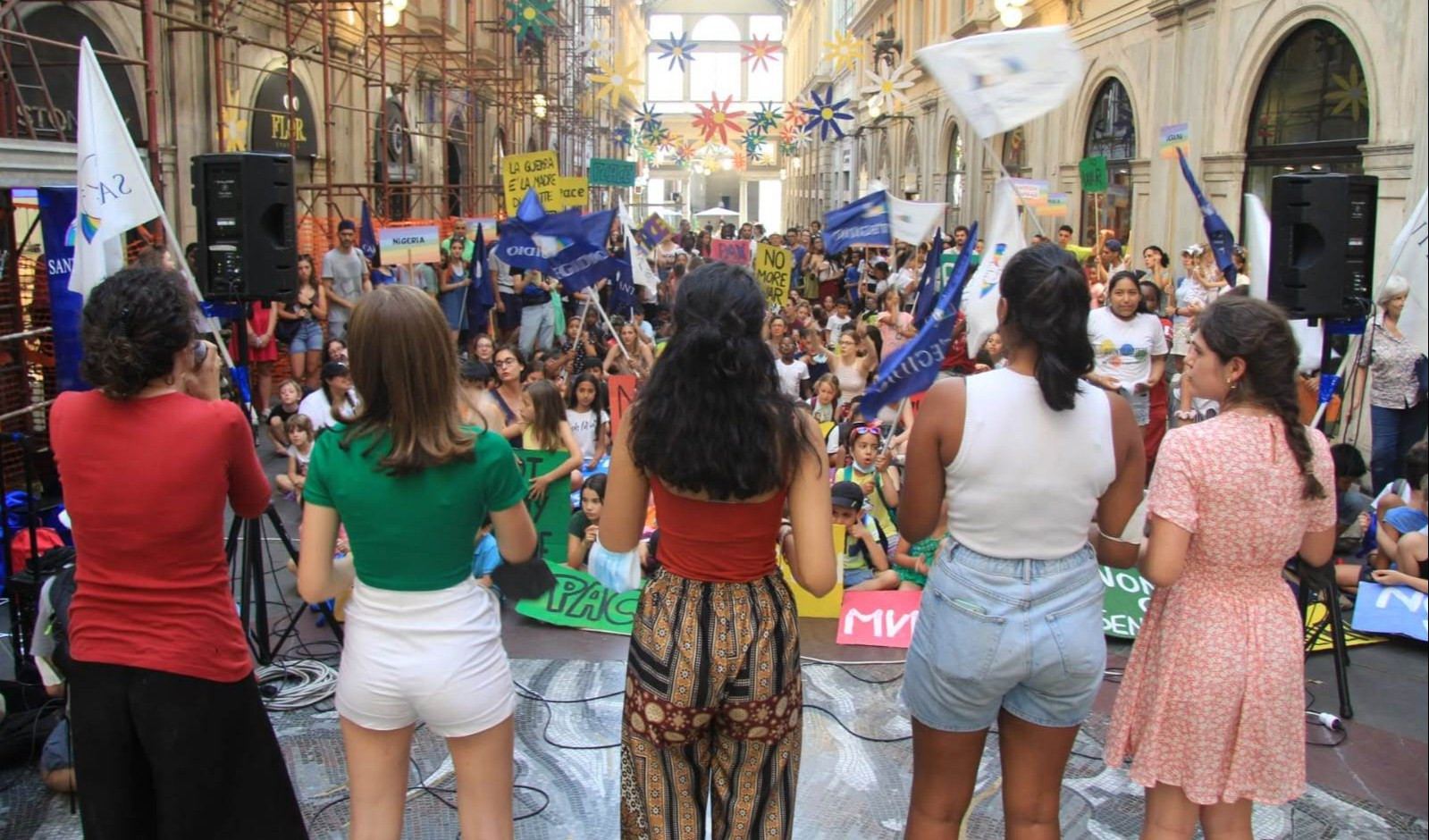 Genova, i bimbi delle scuole in marcia per la pace
