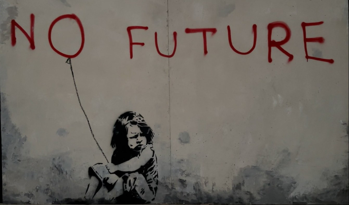 Il mondo ironico e poetico di Banksy in mostra alla stazione Principe