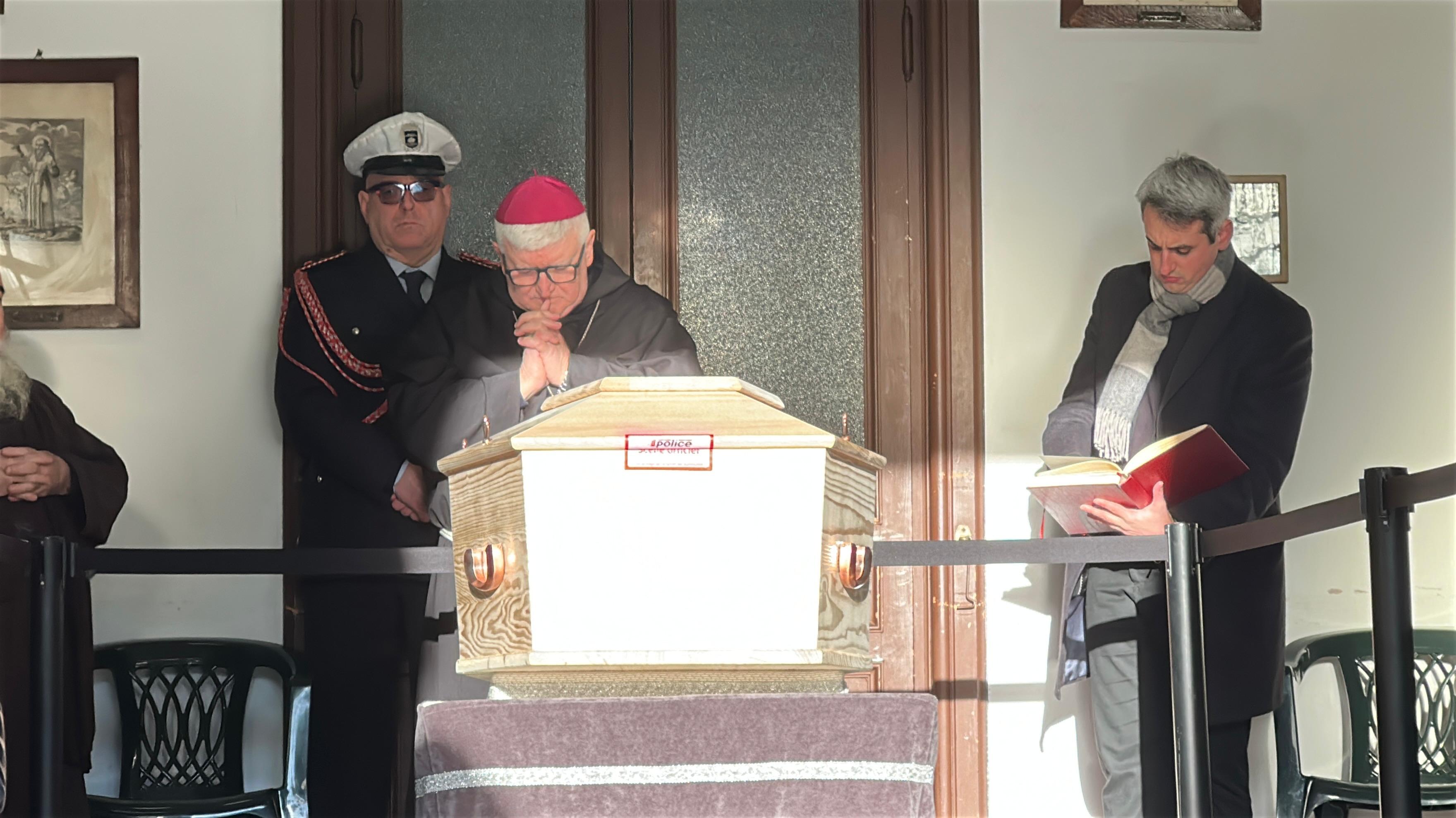 Crans Montana, la salma di Emanuele Galeppini a Genova: la famiglia si stringe nel dolore e nel silenzio