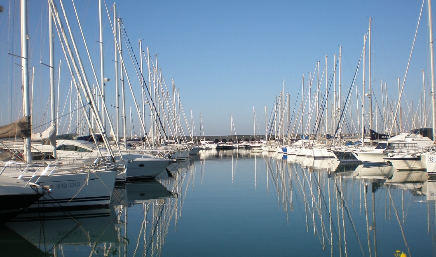 Genova, falso allarme per bimba in mare ma si era nascosta