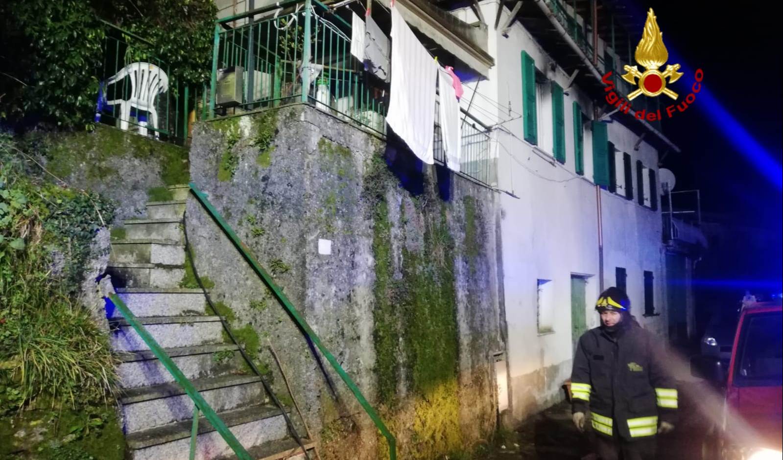 Savona, paura nella notte: fiamme in un appartamento 