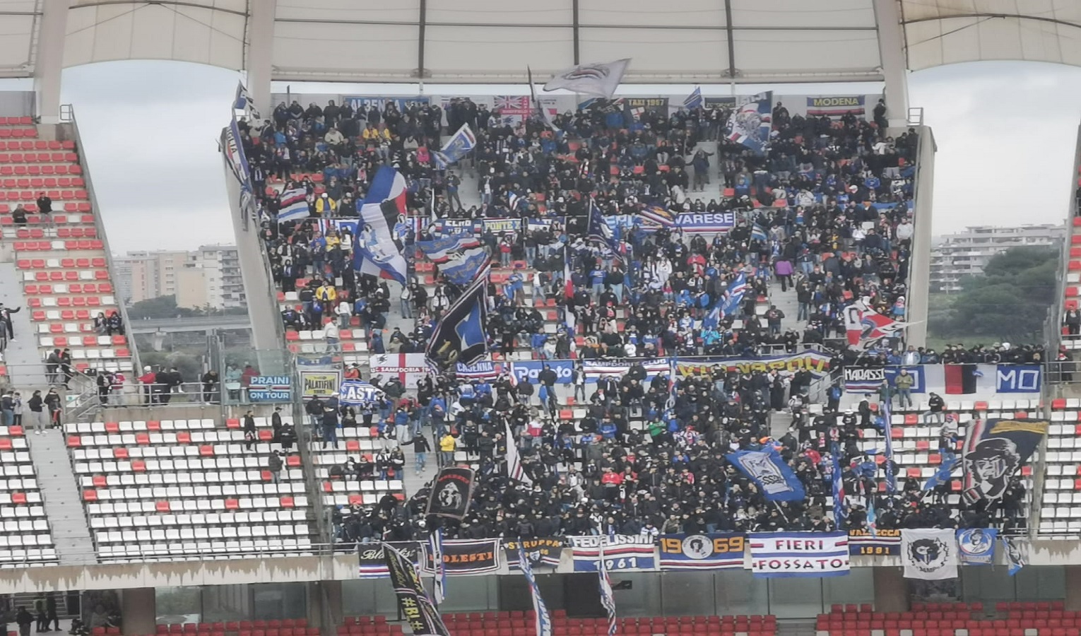 I tifosi della Sampdoria in uno stadio