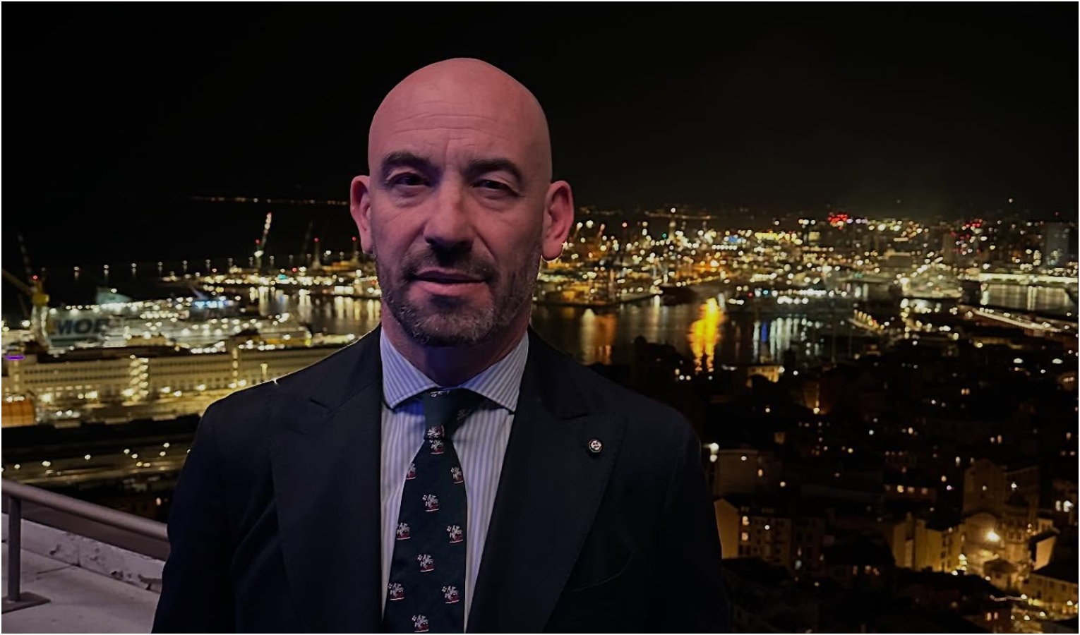 A Terrazza Colombo la presentazione dell'ultimo libro di Bassetti "Essere medico" Uomo calvo con la barba