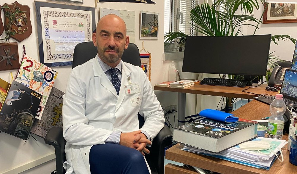 Bere la pipì, l'allarme di Bassetti: 