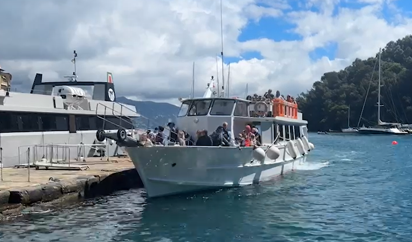 Regate di primavera, a Portofino migliaia di turisti al giorno in battello