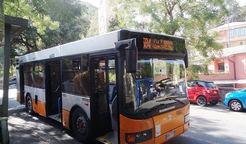  Genova, principio di incendio su bus a Bavari