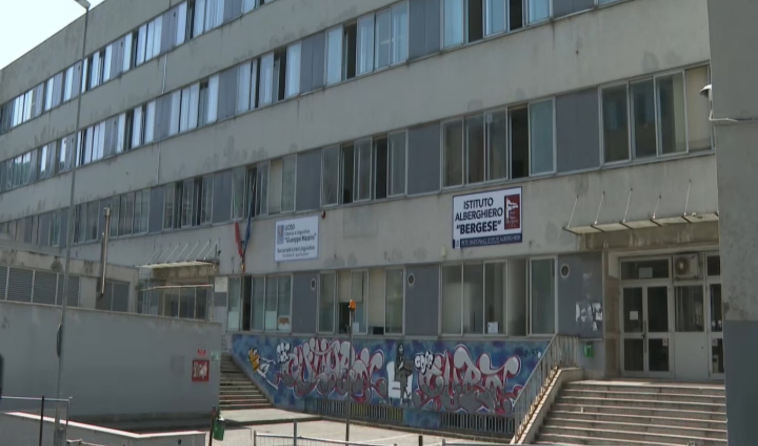 Genova, il figlio prende una nota: mamma aggredisce il preside