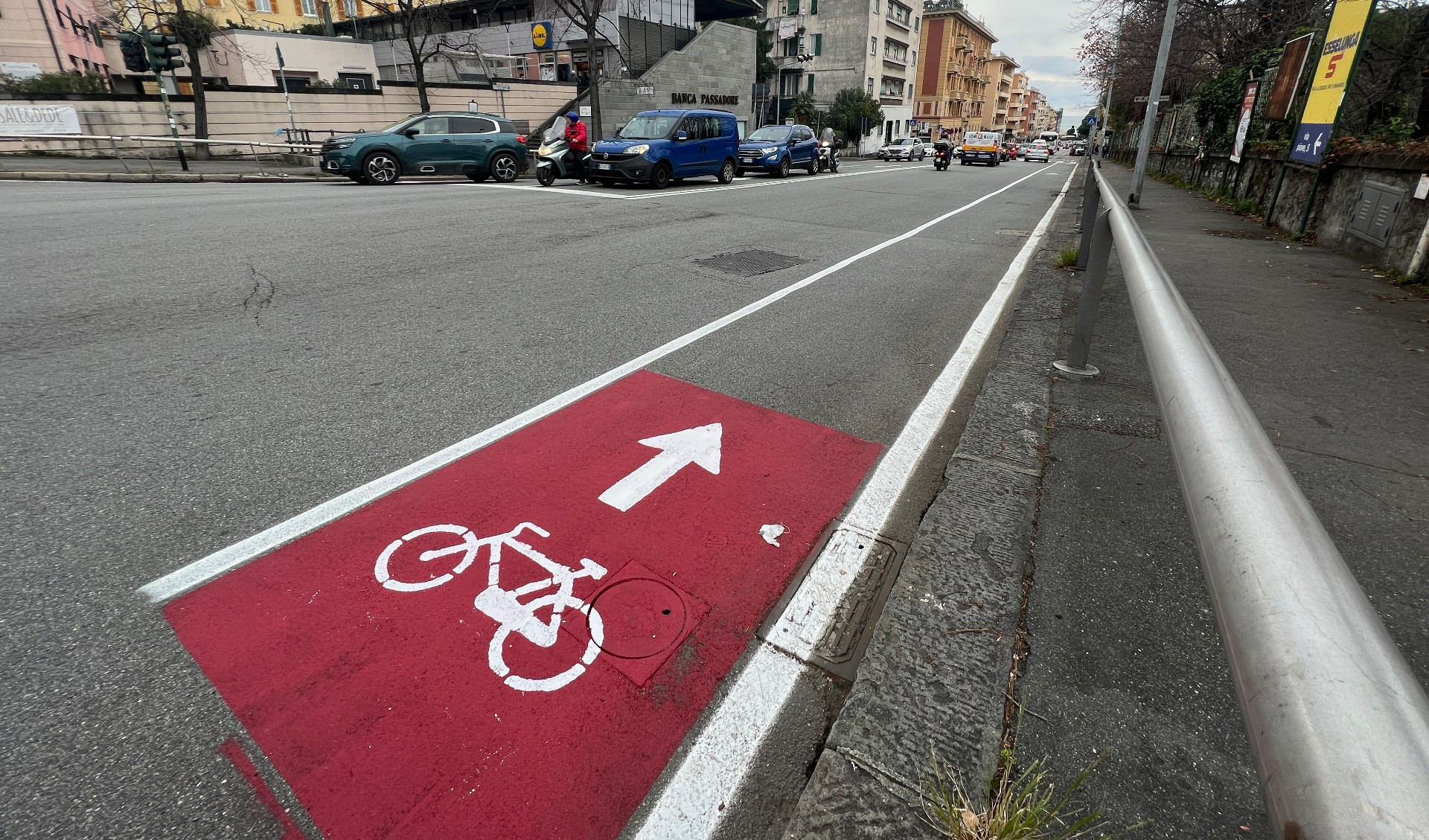 Ciclabili a Genova, tutti contro le nuove 'bike lane' in Albaro: 