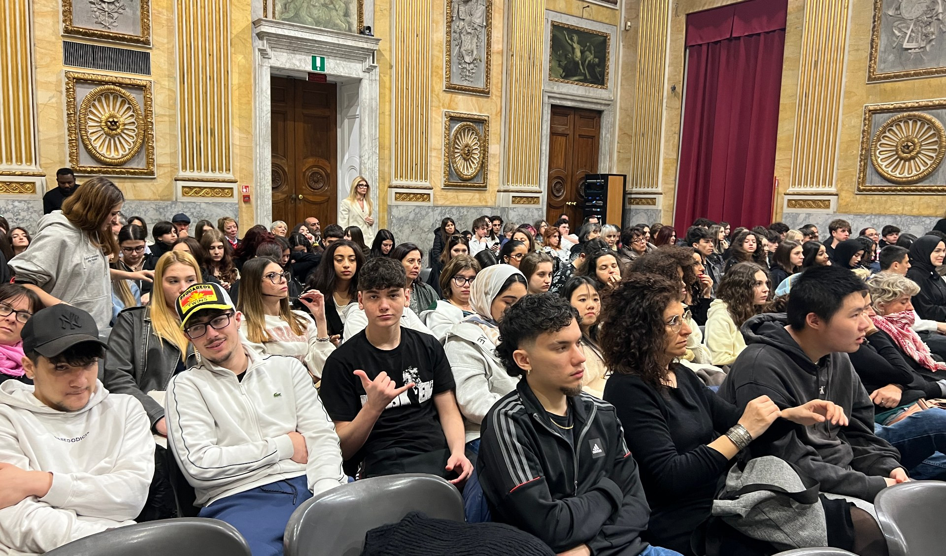 A Palazzo Ducale 150 ragazzi da Bologna per dire no alla violenza sulle donne