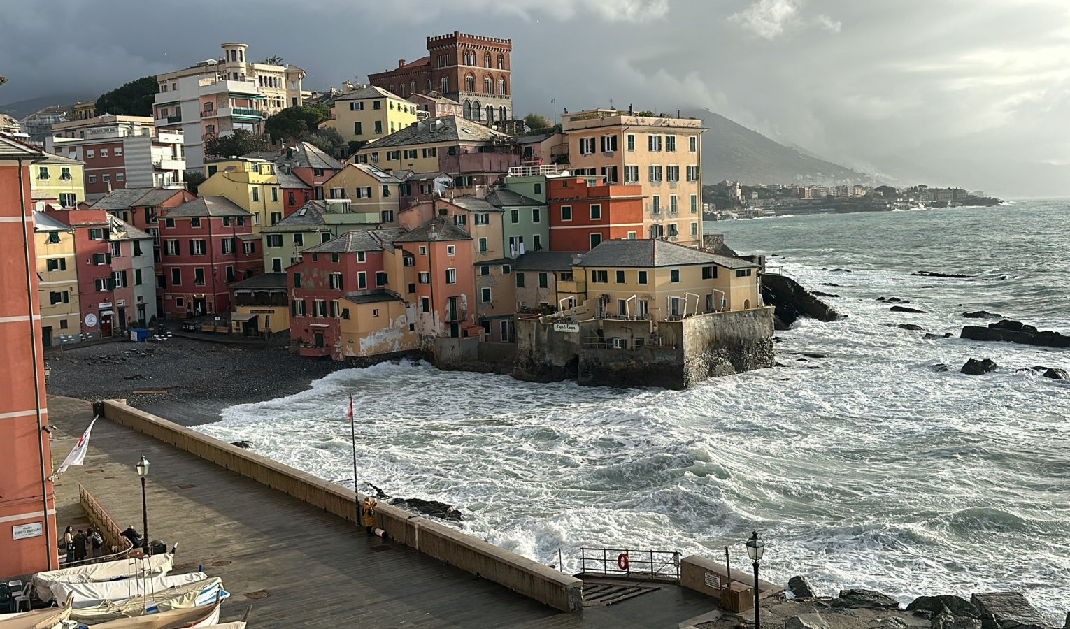 Si abbassa la scogliera, l'appello di Boccadasse: 