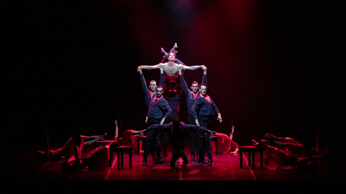 Dalle ceneri di Coppélia nasce il Boléro: il 2025 del Carlo Felice si chiude con la danza di Ravel