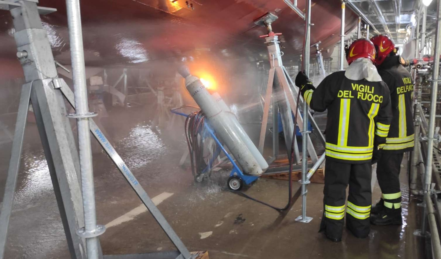 Genova, bombola di acetilene prende fuoco: 100 evacuati a Sestri Ponente