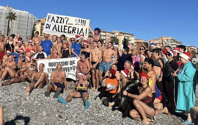 Cimento invernale, a Borghetto Santo Spirito 138 temerari sfidano il freddo del mare