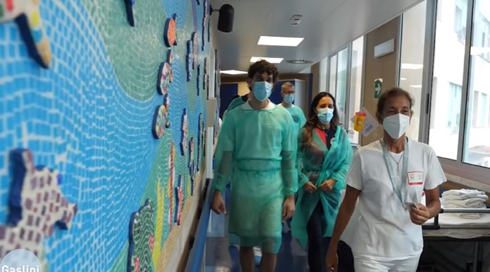 Genova, Bresh visita i piccoli pazienti dell'ospedale Gaslini 
