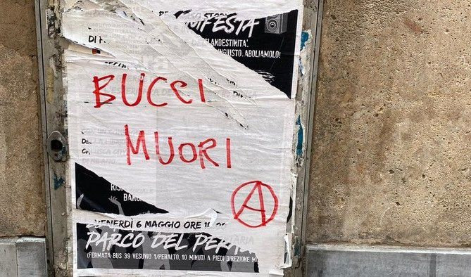 Genova, minacce degli anarchici al sindaco Bucci in via Cairoli