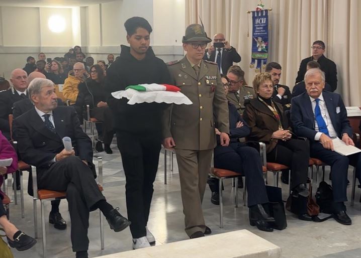 Bandiere donate al Campus Migranti di Coronata, Bucci: