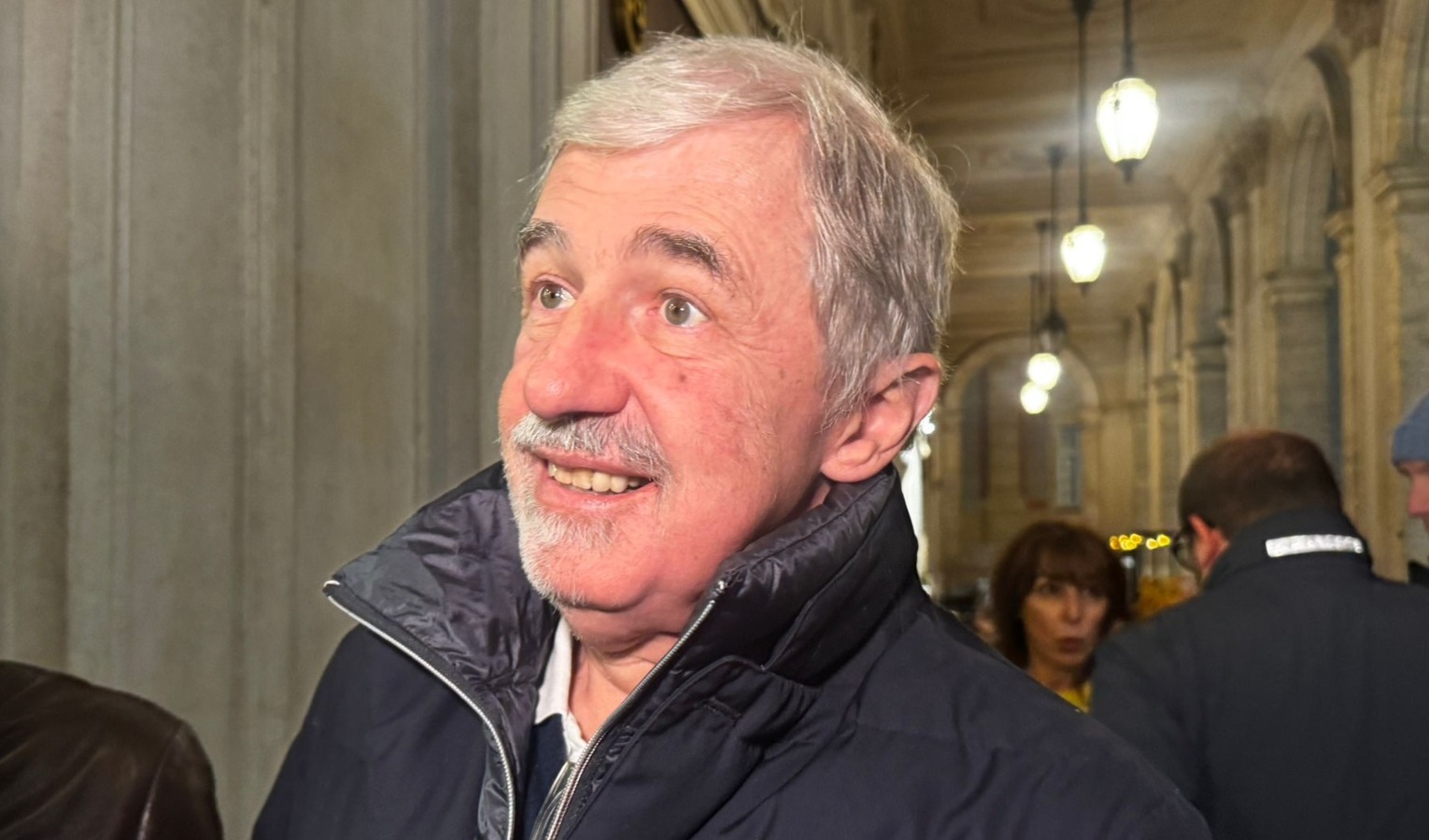 Un uomo fotografato