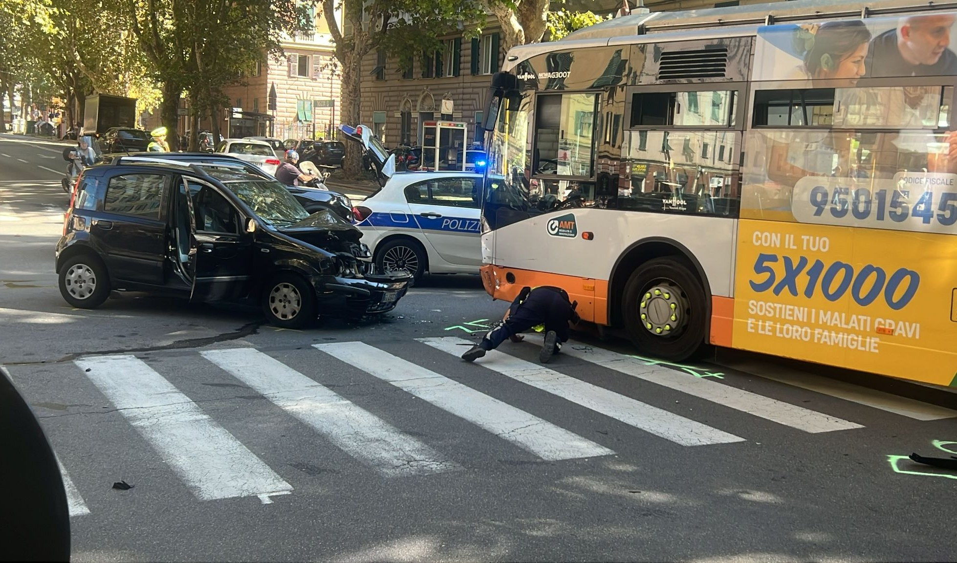 Incidente in corso Buenos Aires tra auto e bus: due feriti in codice rosso