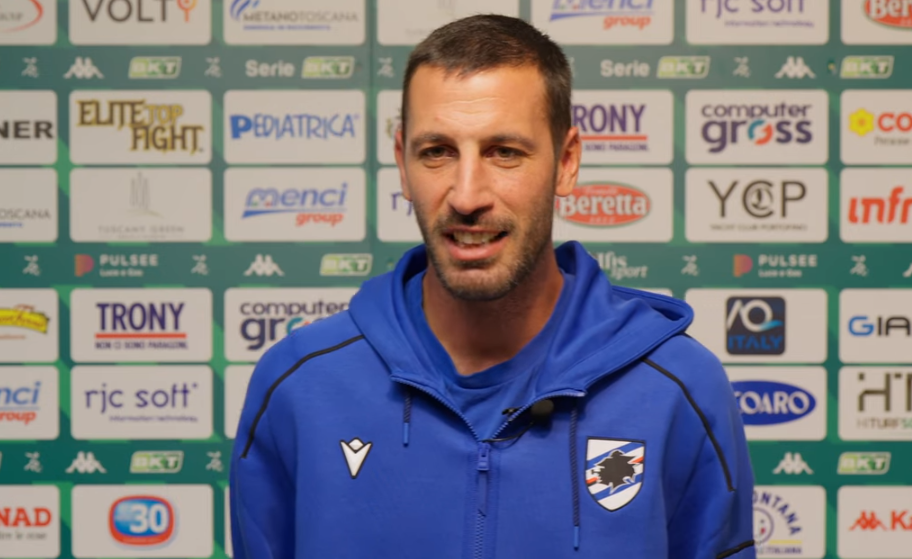 Salvatore Foti Un uomo con una tuta della Sampdoria