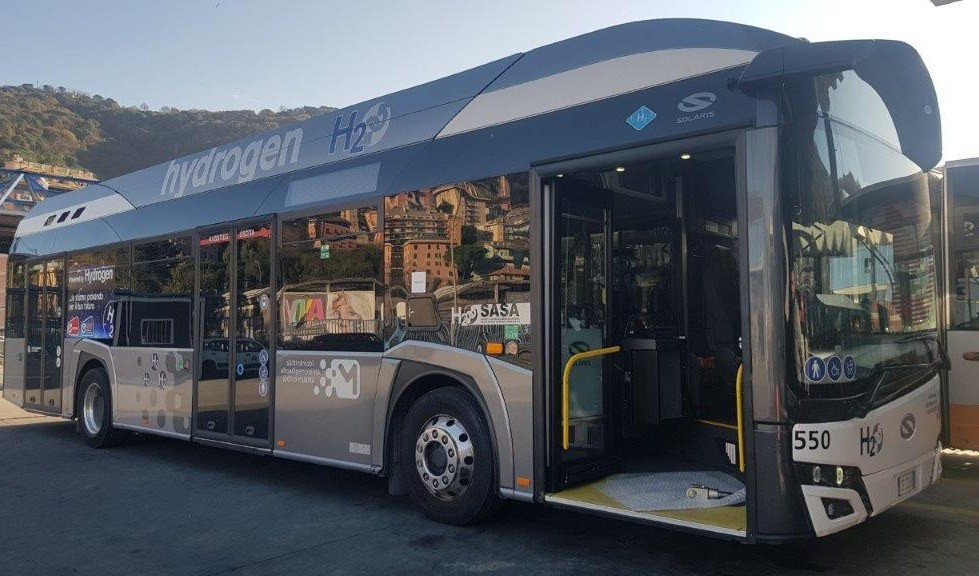 Bus a idrogeno, sperimentazione a Genova