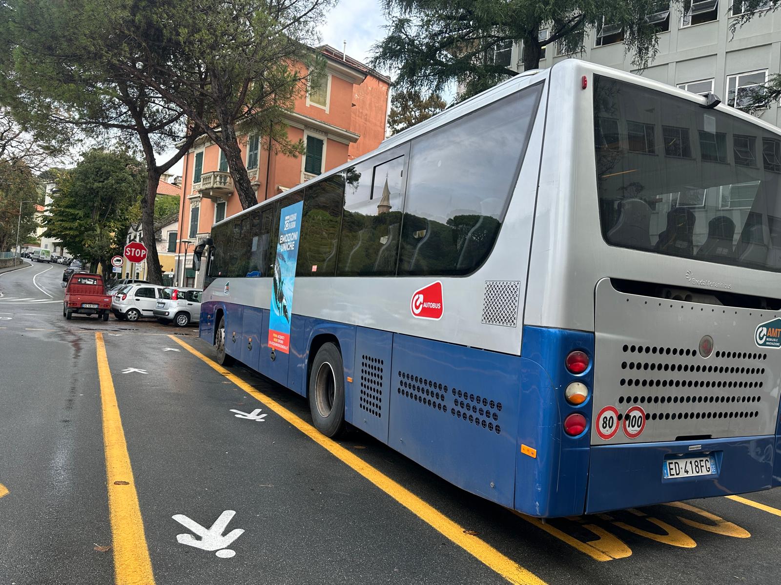 Saltano le corse nel trasporto provinciale per la crisi Amt, molti studenti (e non solo) restano a terra mentre stanno andando a scuola Un autobus del trasporto provinciale che sta vivendo una crisi