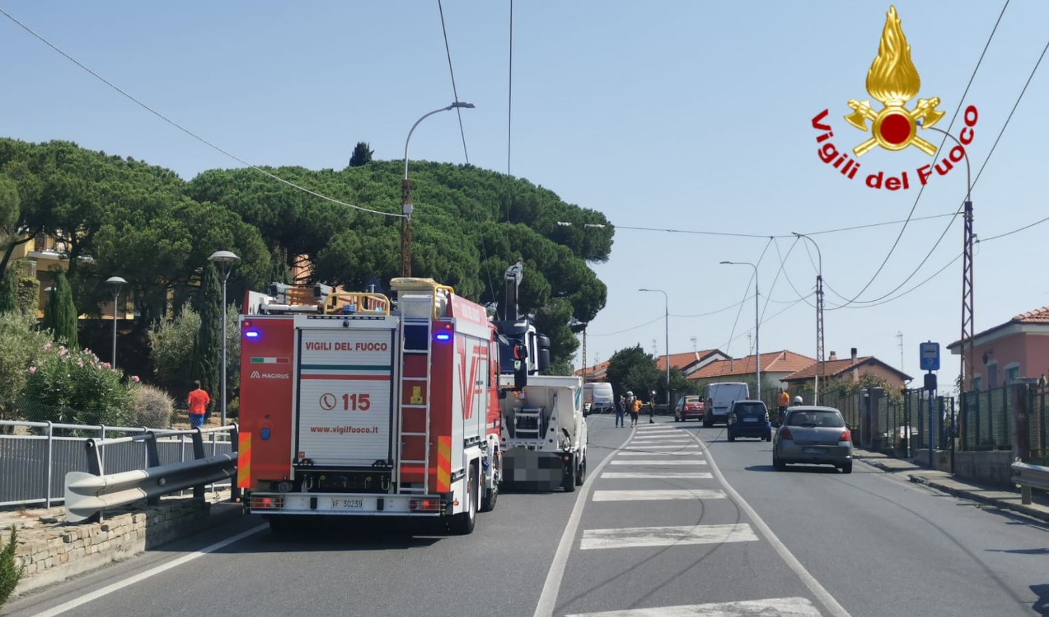 Sanremo, camion aggancia cavi filobus: Aurelia chiusa al traffico e poi riaperta