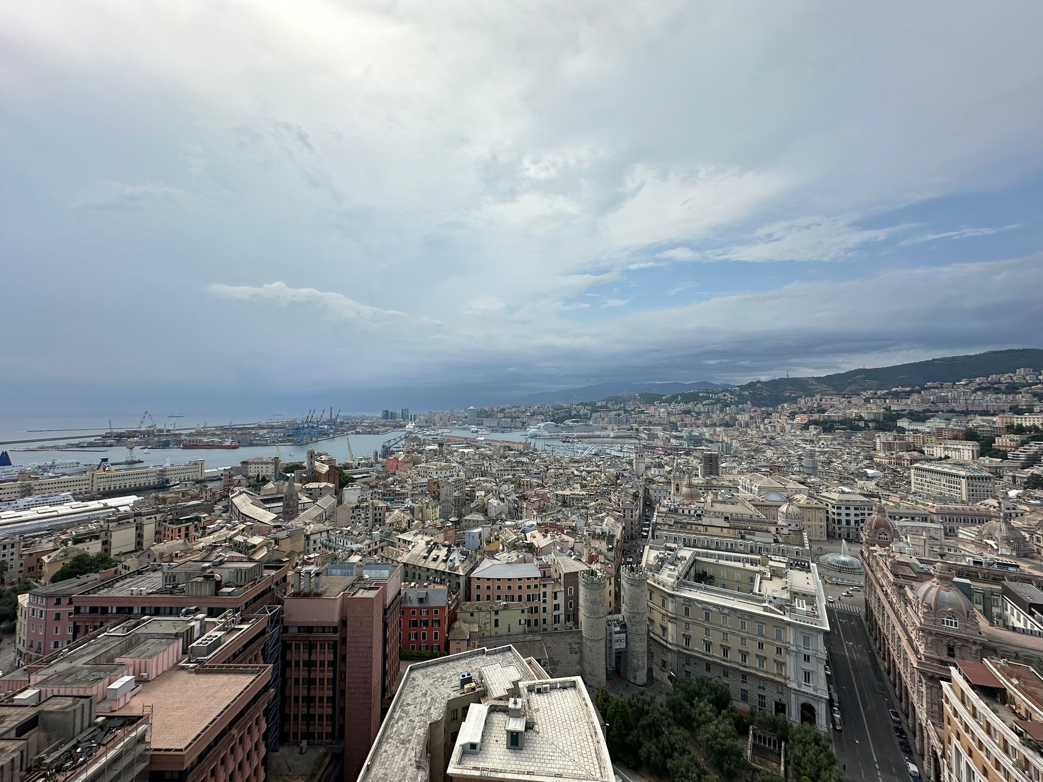 Nuvole, poca pioggia ma crollano le temperature sulla Liguria