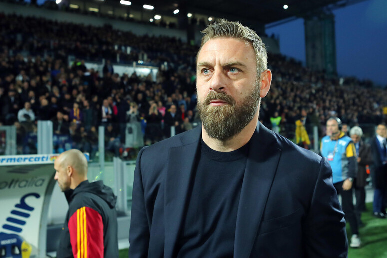 Panchina Genoa, De Rossi arrivato in città in treno ma resta calda l'ipotesi Vanoli