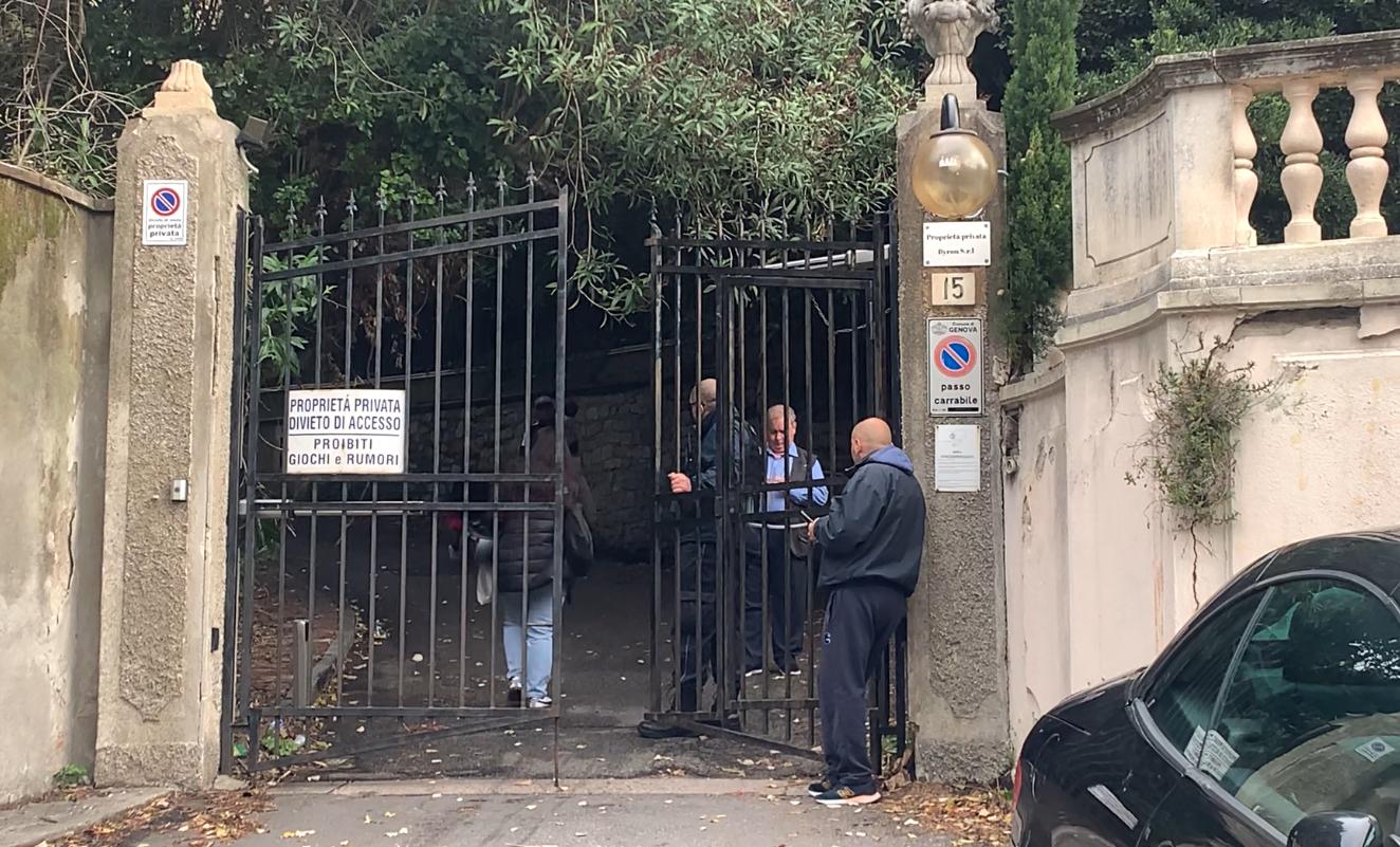 Ex monastero di via Byron, 60 ospiti senz'acqua. E chi esce non può rientrare