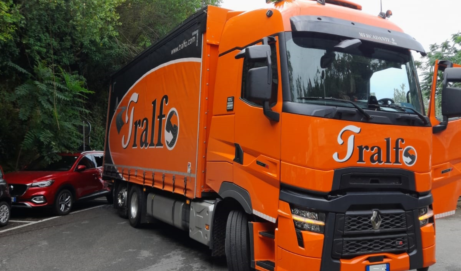 Camion incastrato in strada, Corniglia irraggiungibile per un'ora