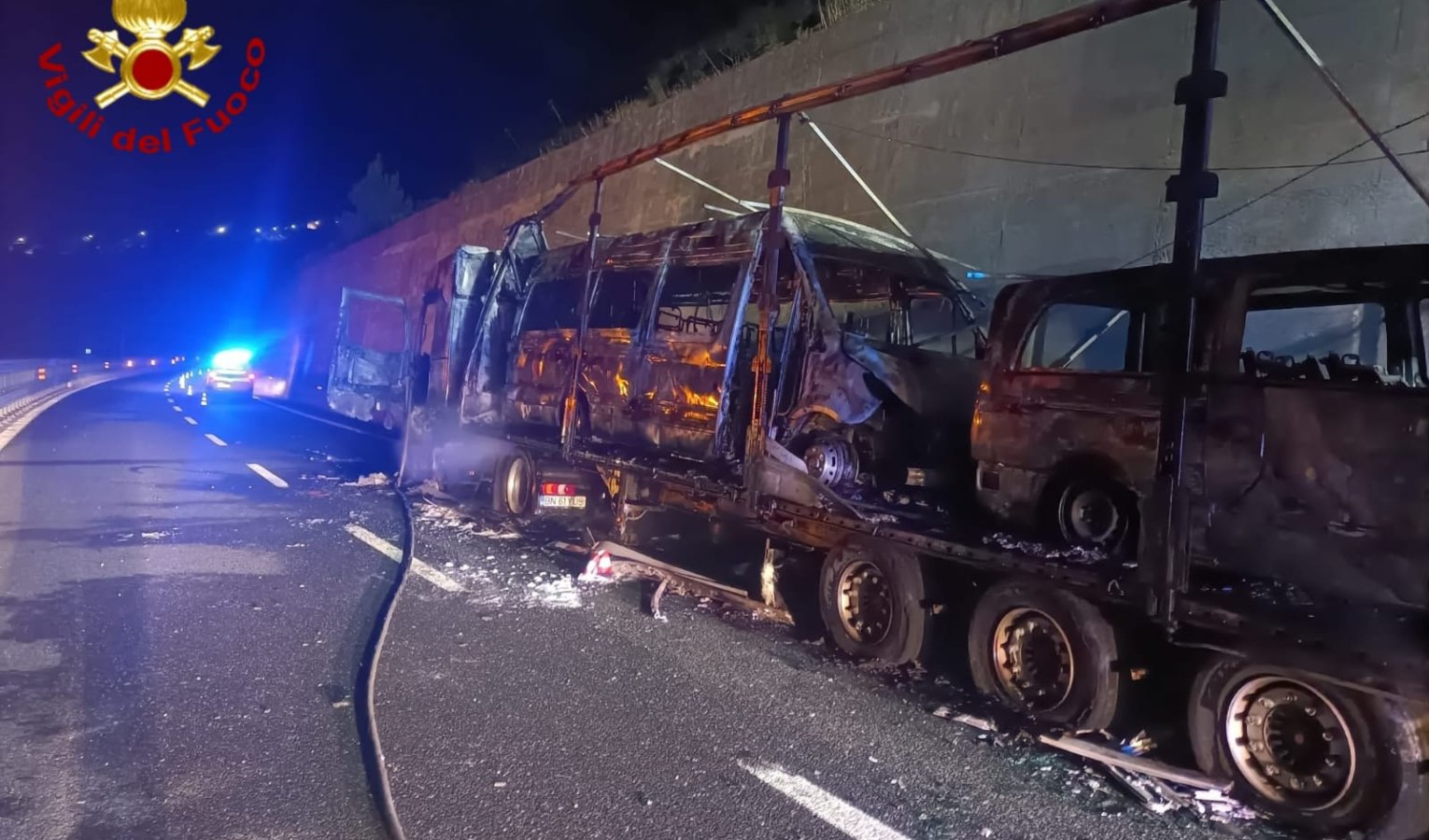 A10, camion distrutto dalle fiamme: chiuso per 7 ore tratto Arma di Taggia-Sanremo