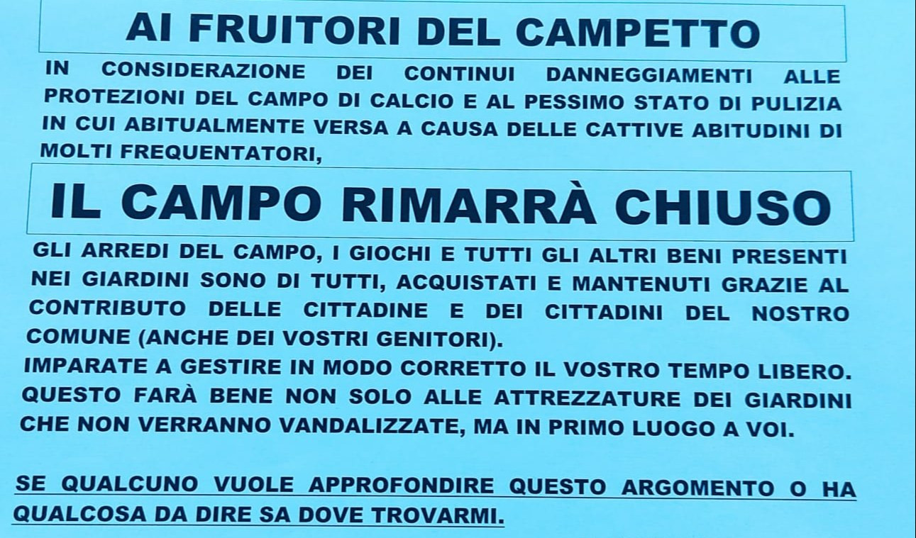 Troppa inciviltà, il sindaco chiude il campetto da calcio e scrive ai ragazzi