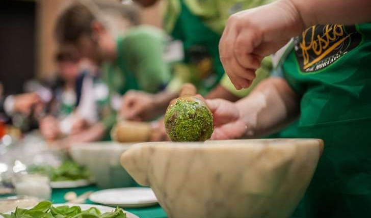 Genova, sondaggio sul pesto: i genovesi lo mangiano più volte alla settimana