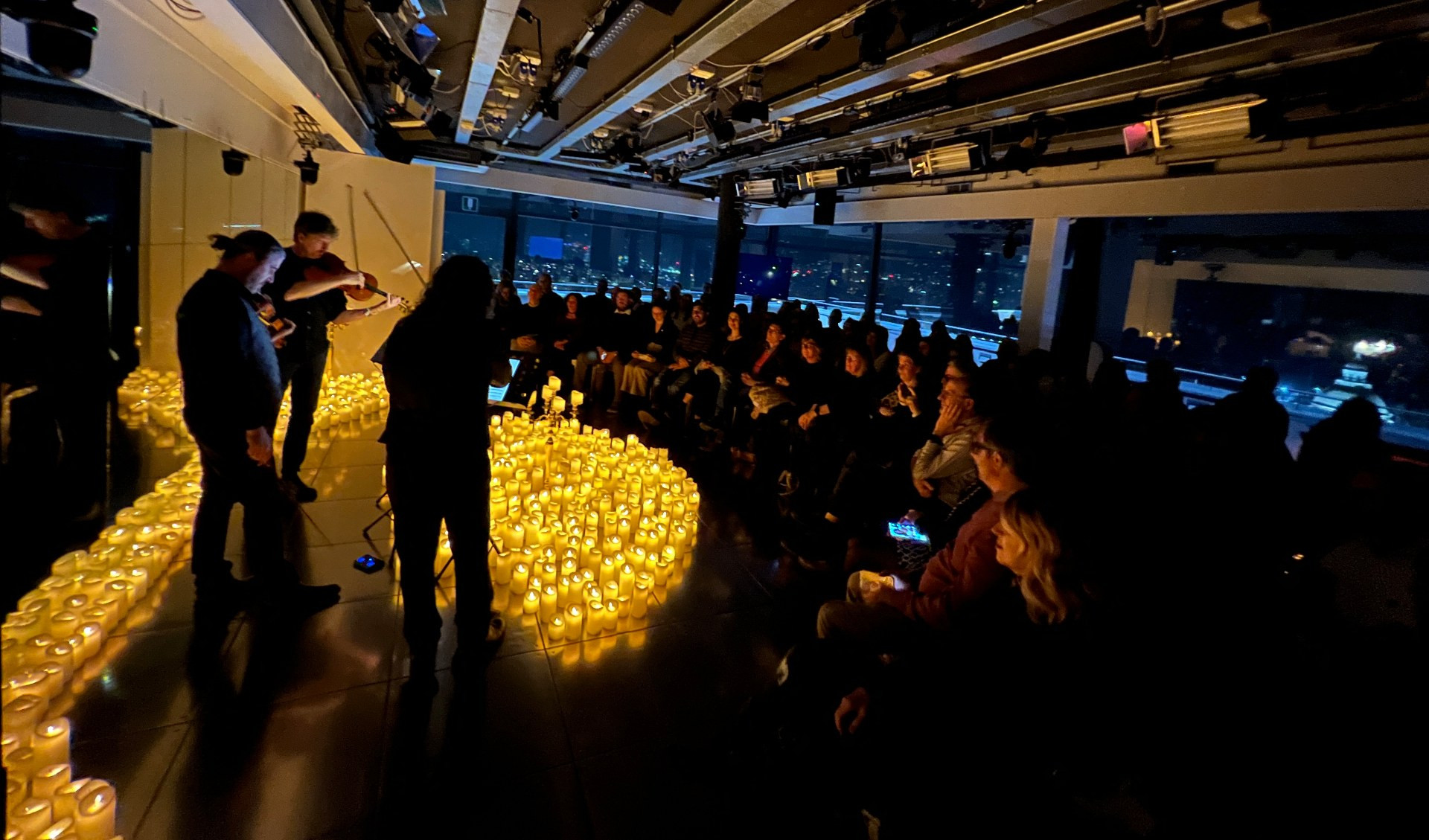 'Candlelight', il concerto a lume di candela a Terrazza Colombo
