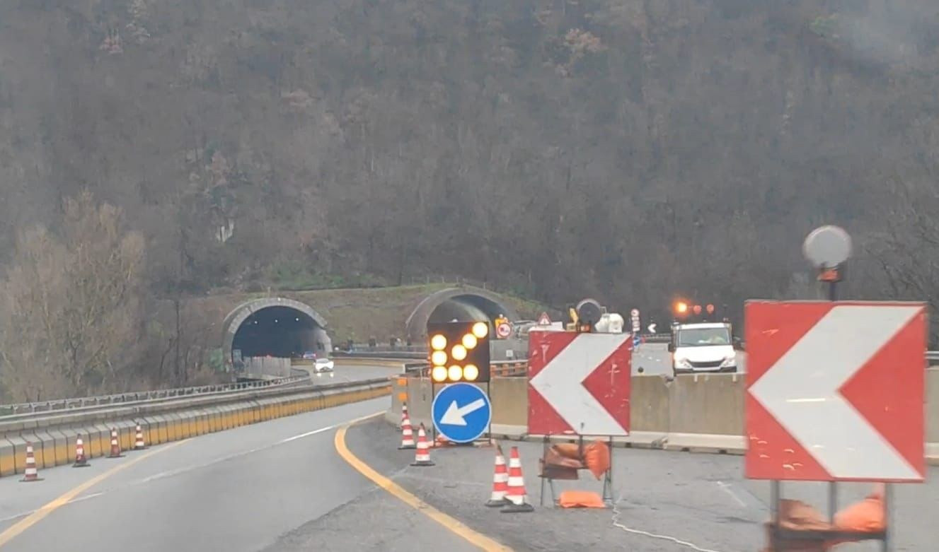 Caos autostrade, il nostro viaggio incubo tra i cantieri dell'A26