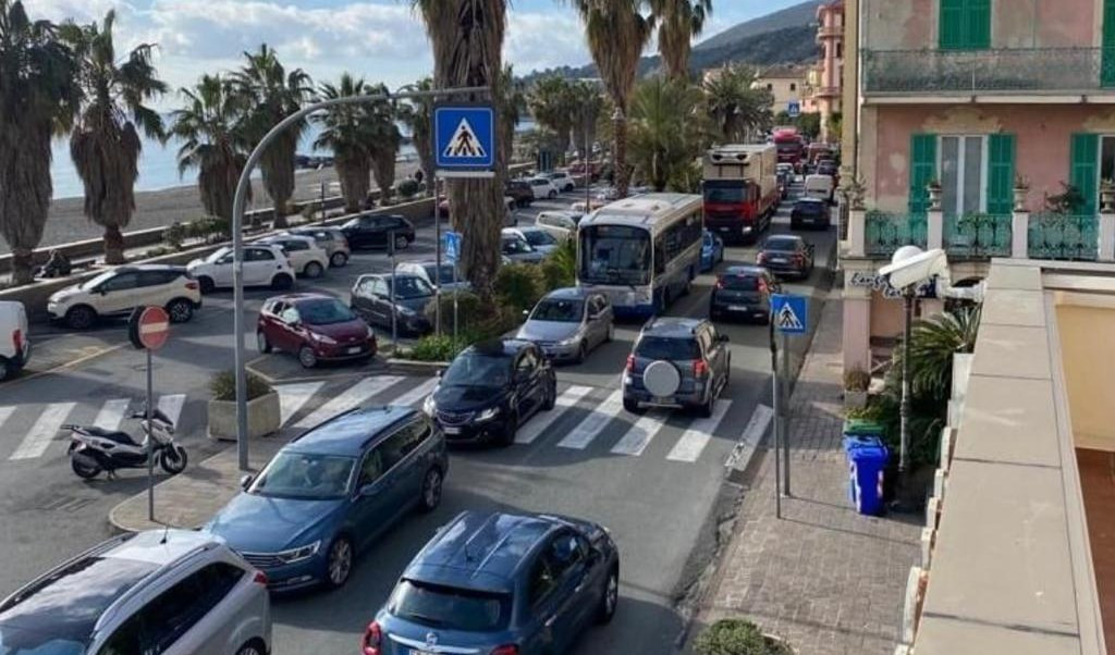 Caos autostrade, il sindaco di Cogoleto: 