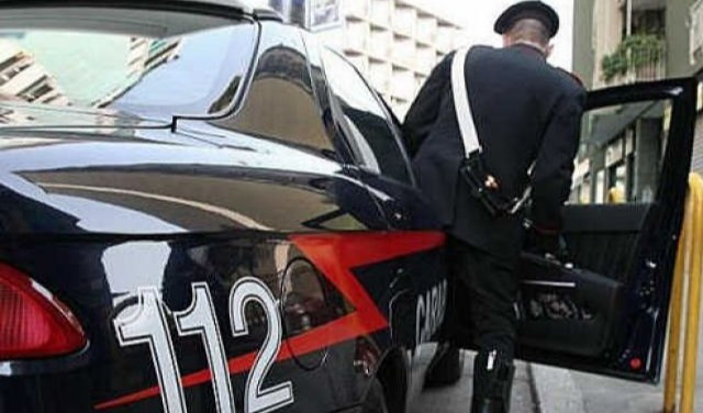 In auto con 5mila euro scappano dai carabinieri, arrestati due francesi