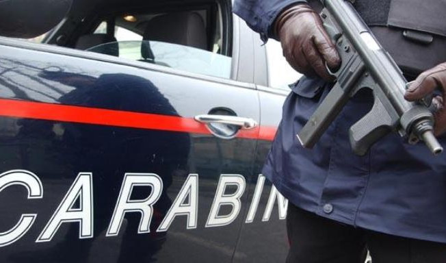 Documenti falsi e un revolver con la matricola abrasa: arrestato 55enne