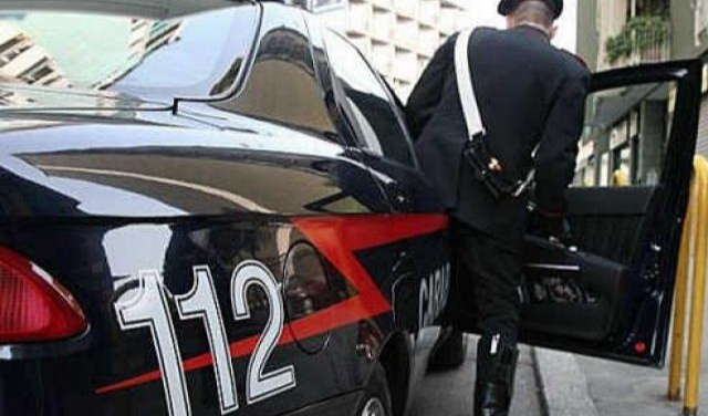 Genova, coppia ruba tuta da sub e prova a rivenderla: denunciati