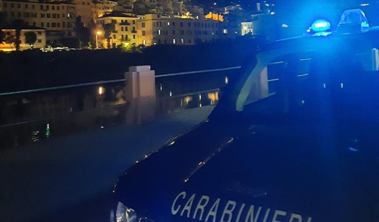 Genova, donna inizia il travaglio sull'Aurelia: i carabinieri la scortano all'ospedale