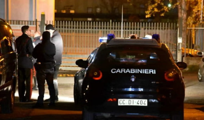 Busalla, in giro ubriaca e armata di sega minaccia i carabinieri: fermata