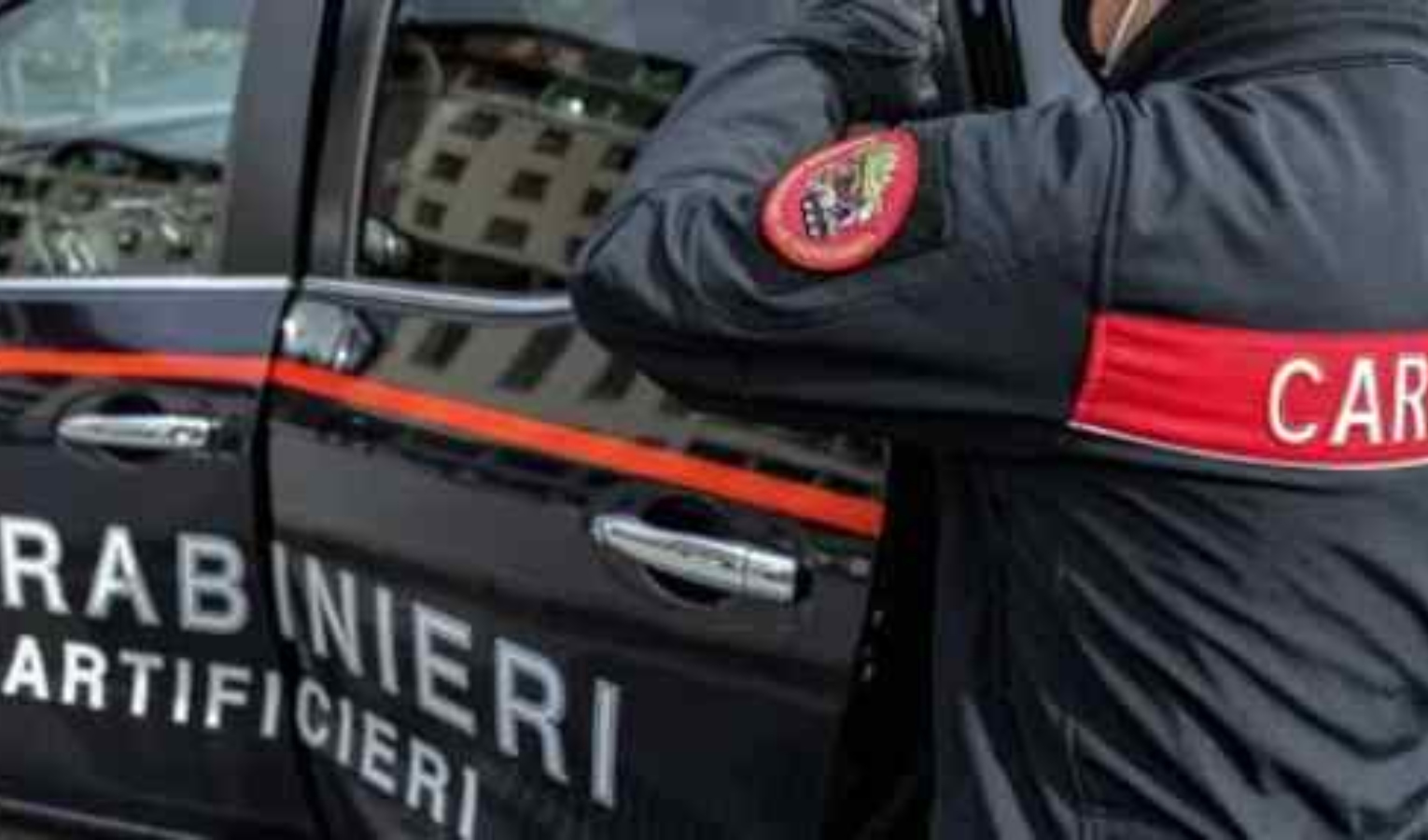 Genova, valigia sospetta a Caricamento: arrivano gli artificieri