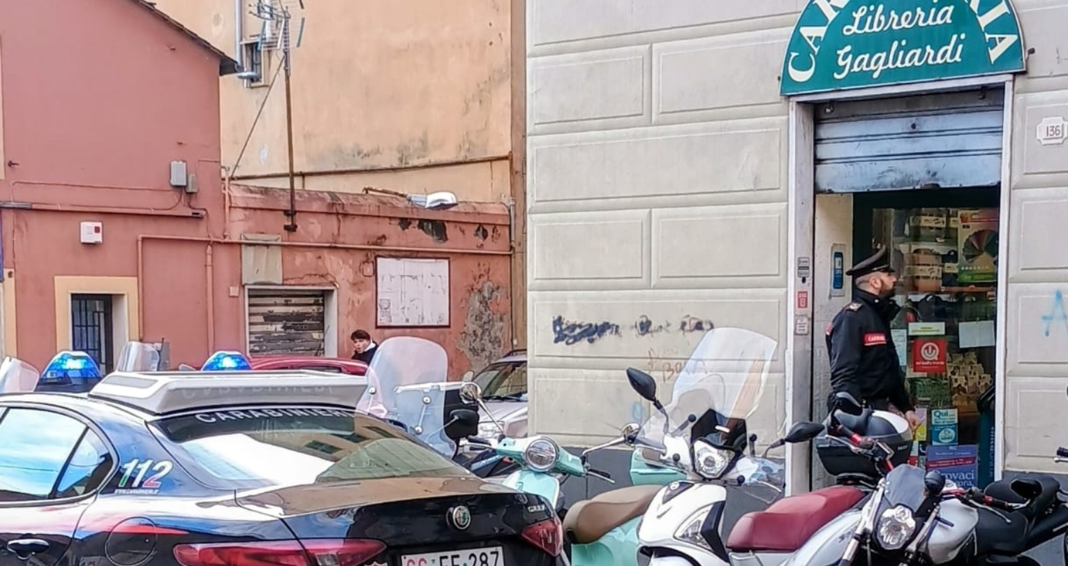 Colpo della 'banda del tombino' in una cartolibreria, due arrestati
