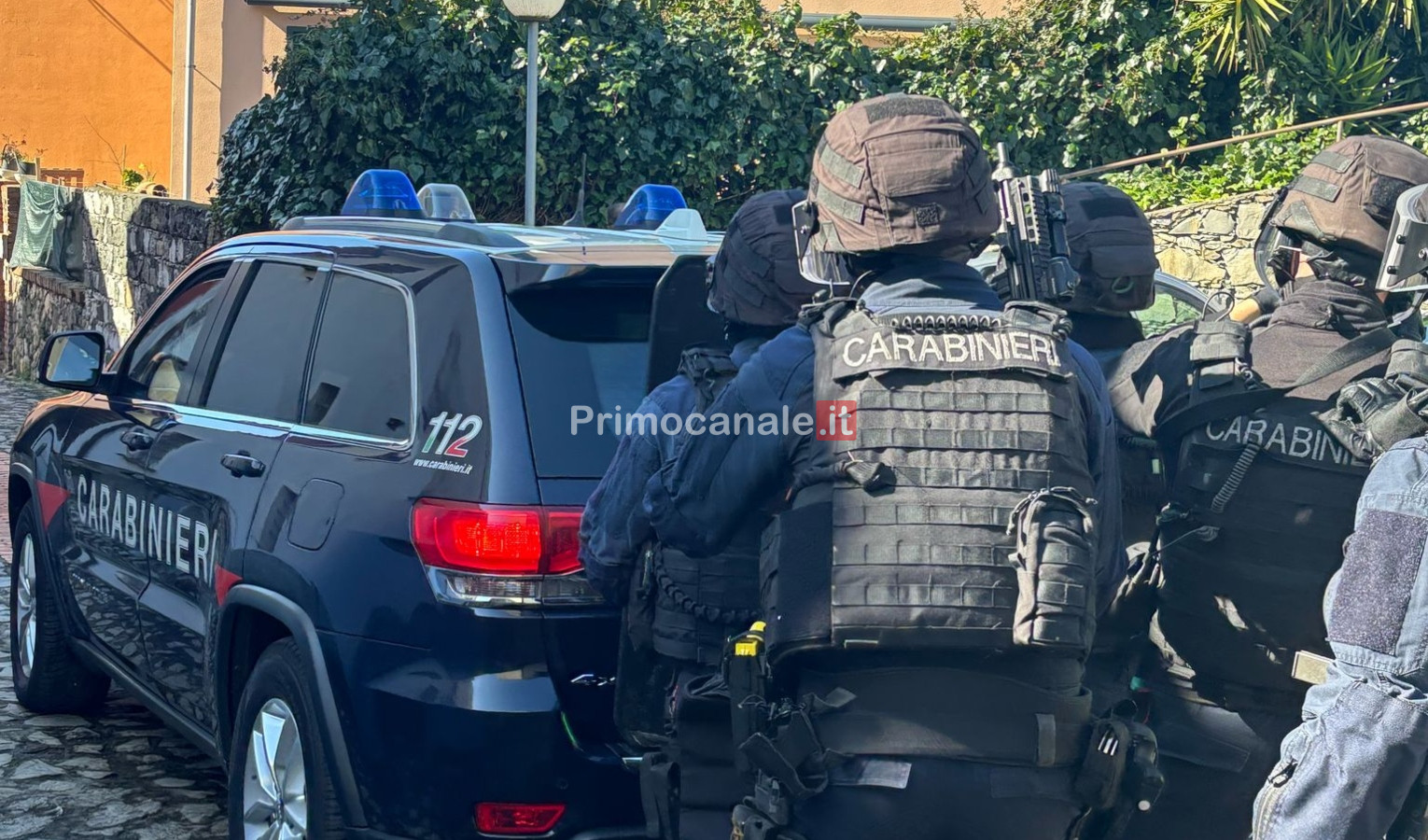 Lite tra vicini finisce in sparatoria: un ferito gravissimo, fermato l'aggressore