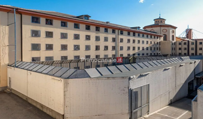 Lanciano pacco di droga in carcere, inseguiti lungo le vie di Marassi: arrestati