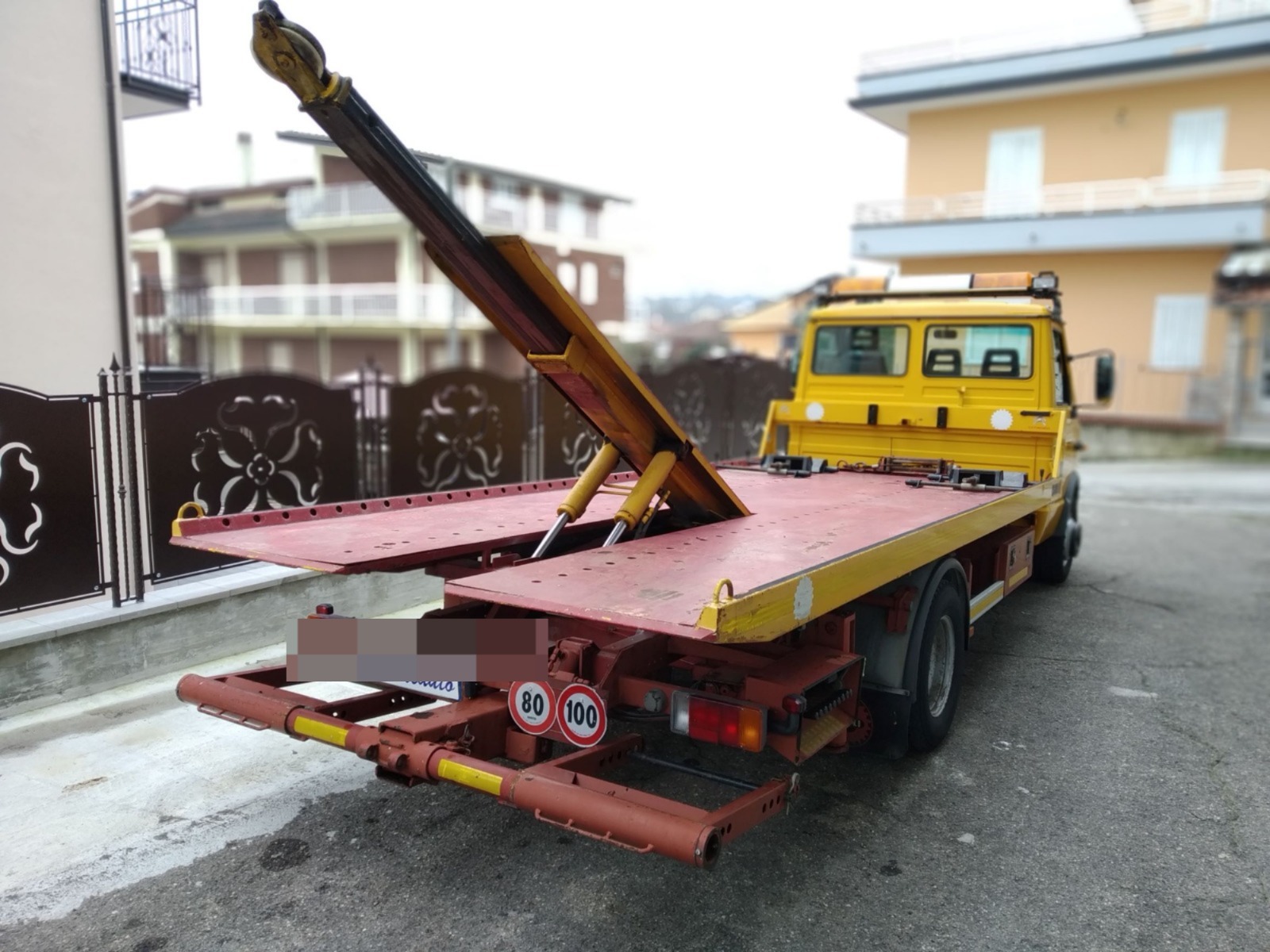 Incidente sul lavoro, investito da un carro attrezzi rischia di perdere un piede