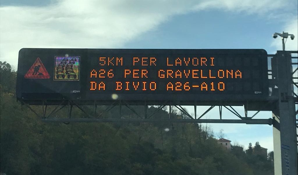 Caos autostrade, incidente ad Albisola e lunghe code per cantieri